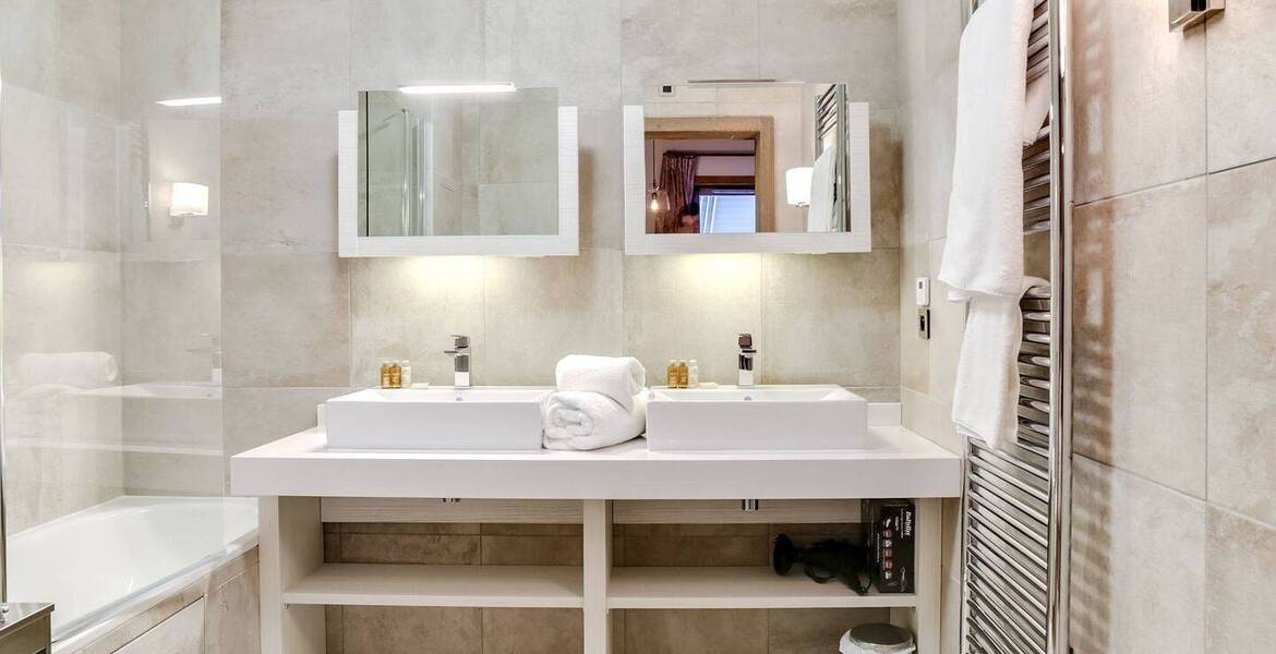 Cet appartement composé de trois chambres en suite