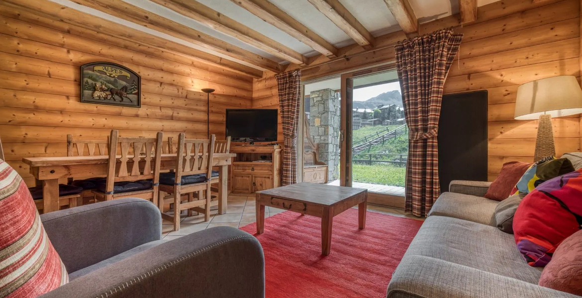 Este es un hermoso y espacioso apartamento en Pralong