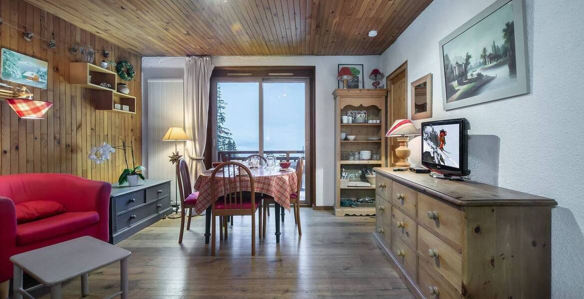Cet appartement à louer est situé au centre de Courchevel