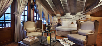 Situé en plein centre de Courchevel 1850 Rue Park City