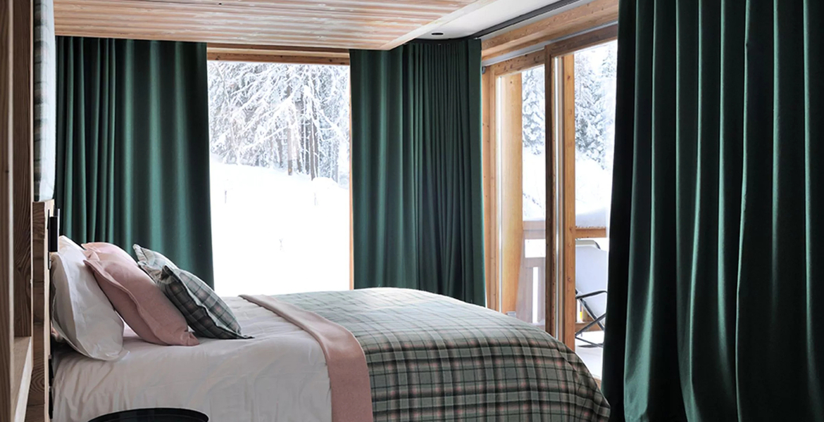 Chalet Le Praz, Courchevel 12 travellers - 6 bedrooms 
