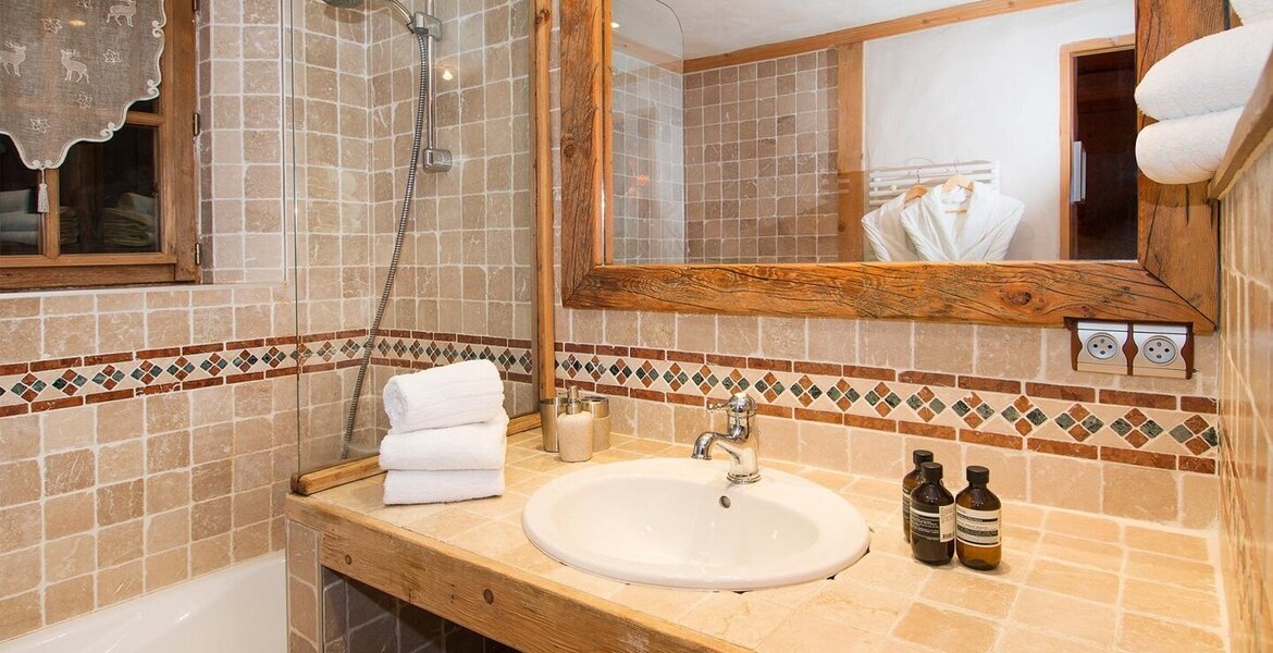 Ce chalet bénéficie d'un emplacement unique dans Val d'Isère
