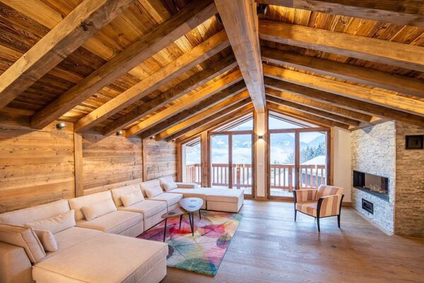 A family chalet with swimming pool in Courchevel-Le Praz 