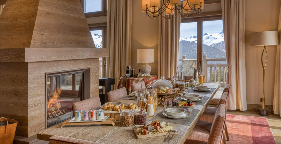 Il s'agit d'un superbe chalet de luxe situé à Courchevel