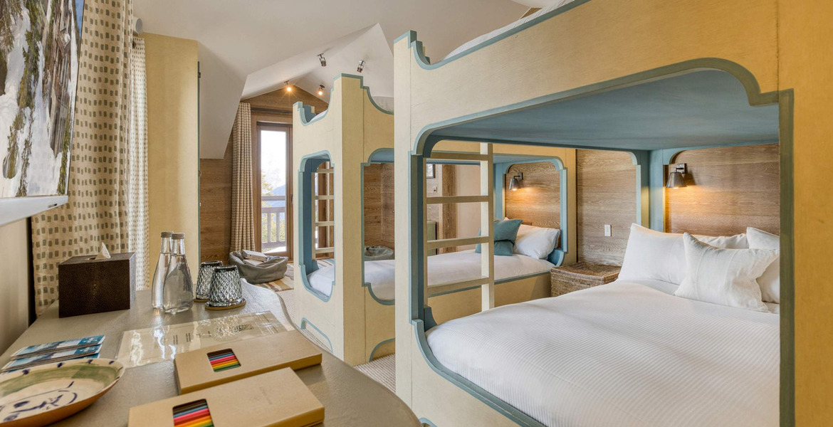Il s'agit d'un superbe chalet de luxe situé à Courchevel