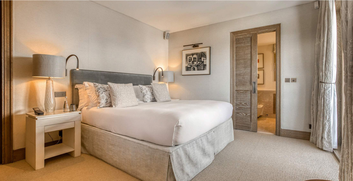 Il s'agit d'un superbe chalet de luxe situé à Courchevel