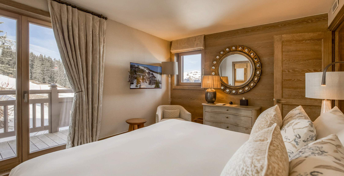 Il s'agit d'un superbe chalet de luxe situé à Courchevel