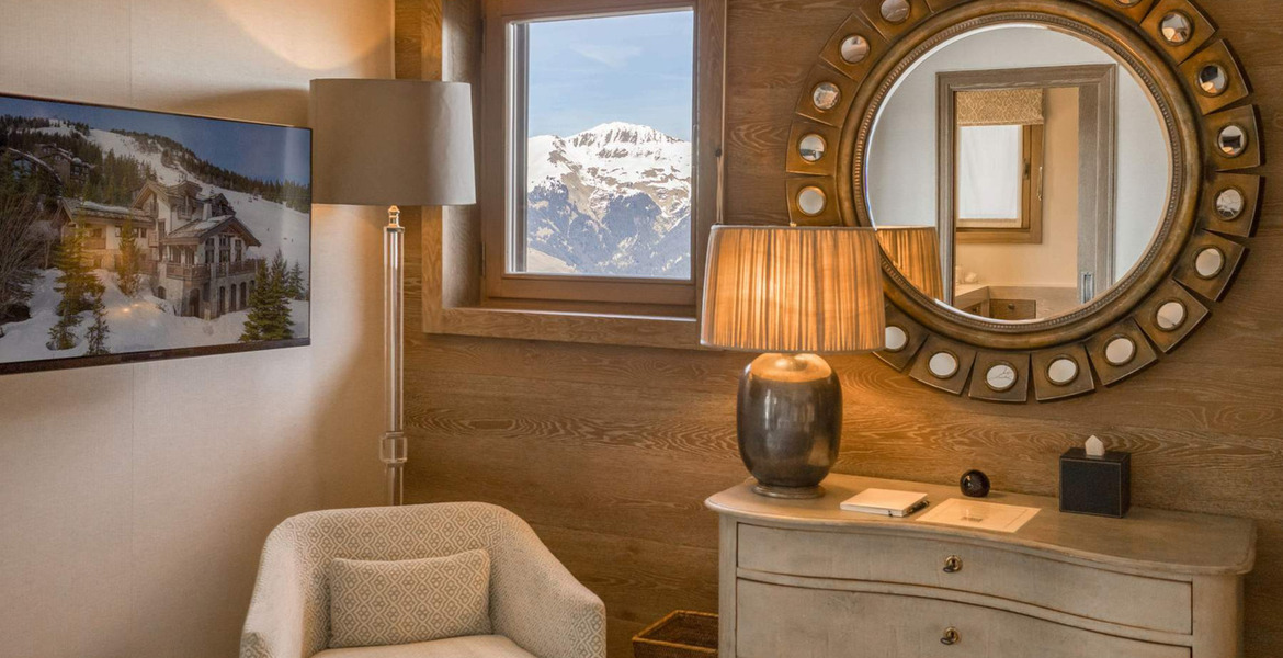 Il s'agit d'un superbe chalet de luxe situé à Courchevel