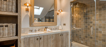 Il s'agit d'un superbe chalet de luxe situé à Courchevel