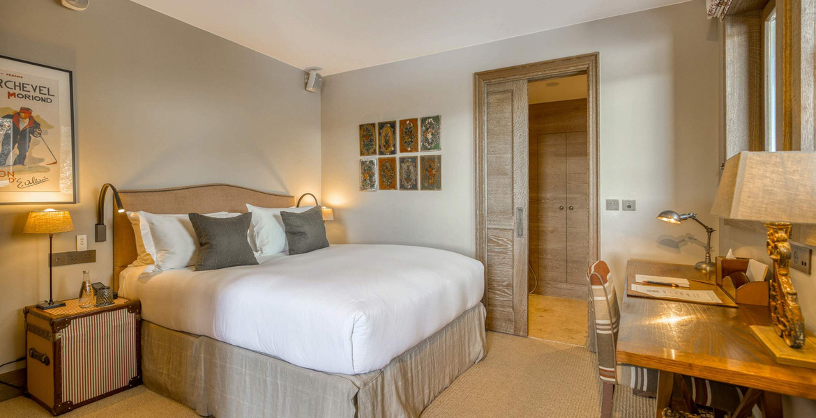 Il s'agit d'un superbe chalet de luxe situé à Courchevel