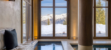 Il s'agit d'un superbe chalet de luxe situé à Courchevel