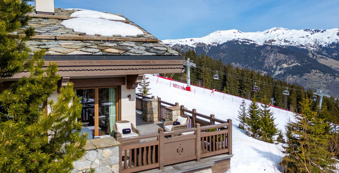Il s'agit d'un superbe chalet de luxe situé à Courchevel