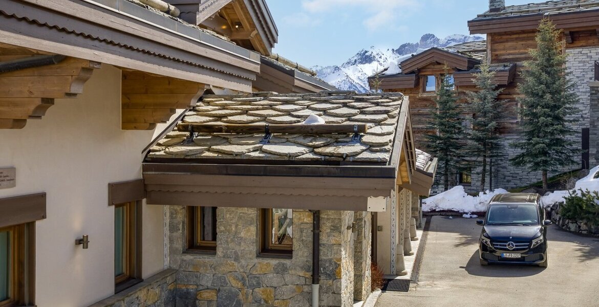 Il s'agit d'un superbe chalet de luxe situé à Courchevel