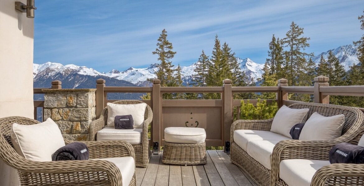 Il s'agit d'un superbe chalet de luxe situé à Courchevel