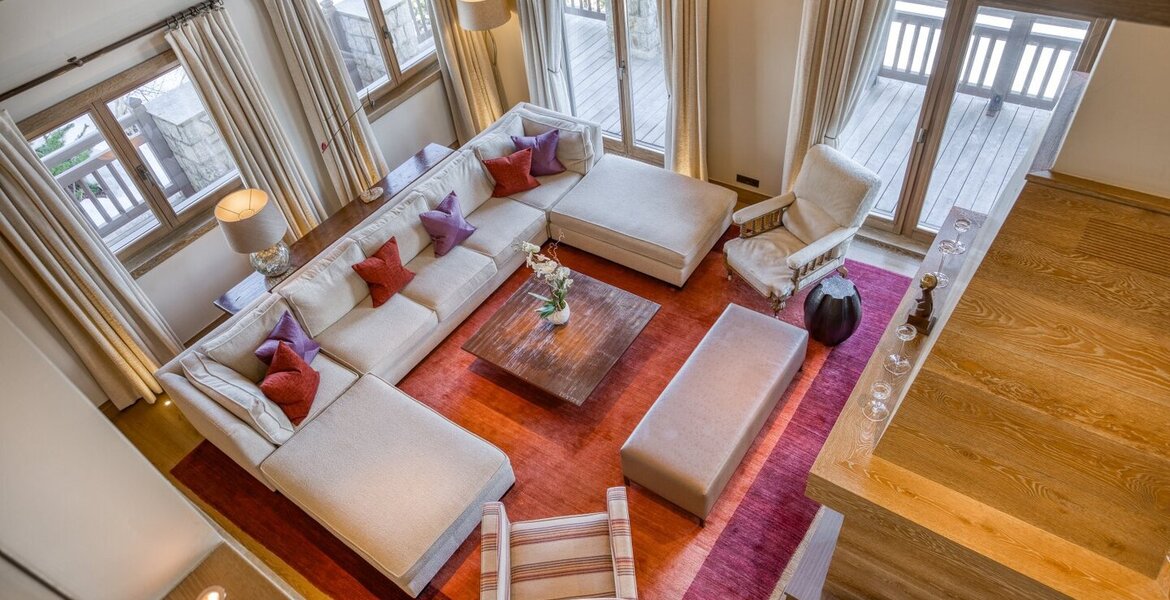 Il s'agit d'un superbe chalet de luxe situé à Courchevel