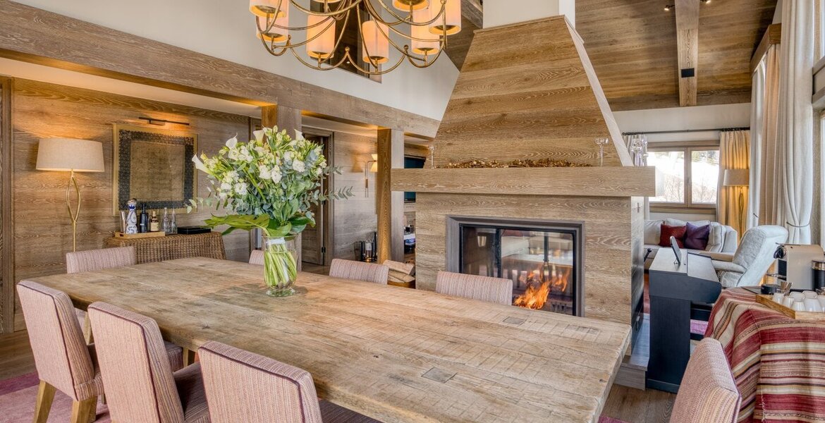 Il s'agit d'un superbe chalet de luxe situé à Courchevel