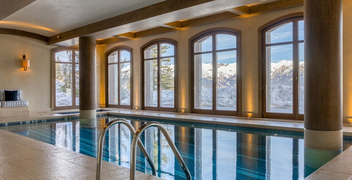 Il s'agit d'un superbe chalet de luxe situé à Courchevel