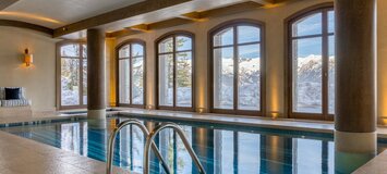 Il s'agit d'un superbe chalet de luxe situé à Courchevel